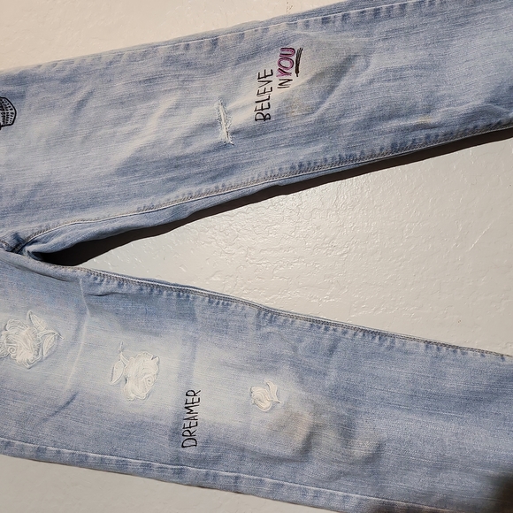 JORDACHE Graphic Jeans Distressed Raw Hem Studs 18 - Picture 3 of 11
